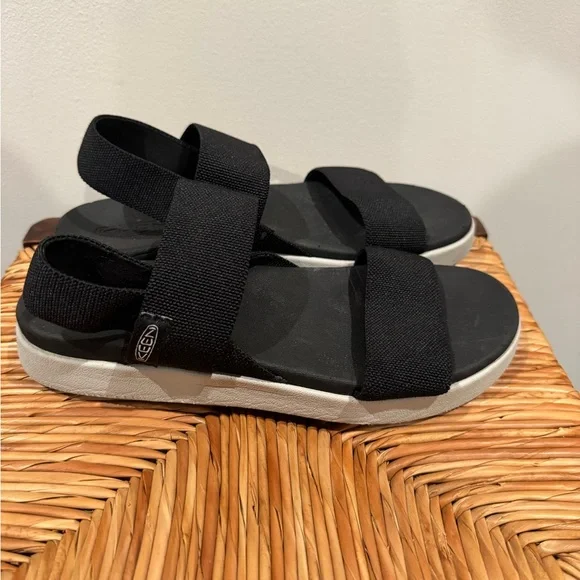 Keen Black and White Women's Sandals size 9.5 - Picture 3 of 4